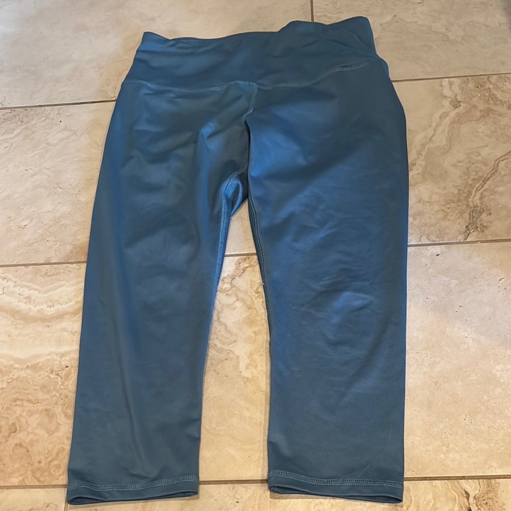 Reebok Blue Capri Pants Stretchy Athletic Wear